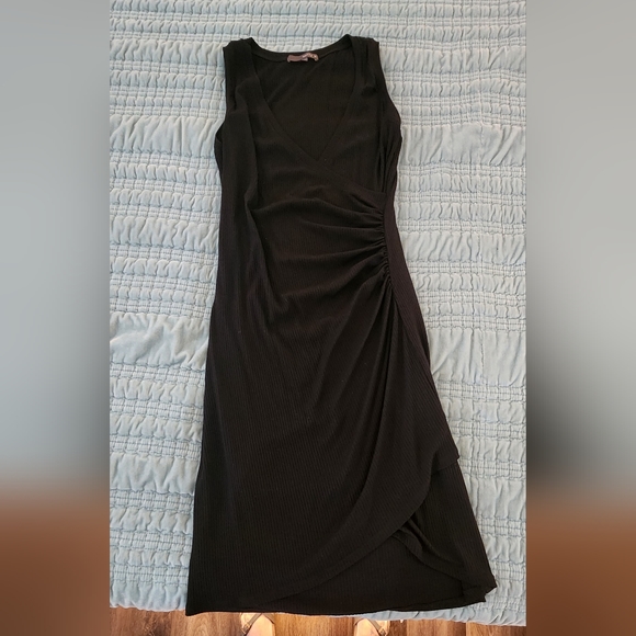 Matty M Dresses & Skirts - Matty M Black Front Wrap V-Neck Dress Size Medium
